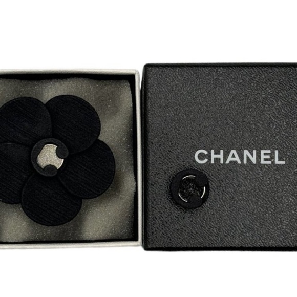 Chanel brooch - Picture 5 of 7